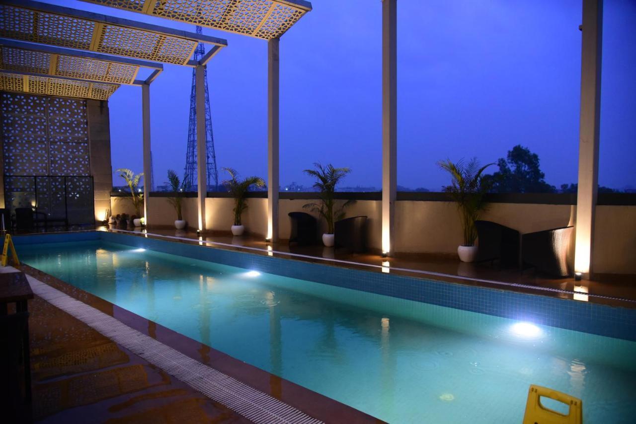 Ramaya Hotel Rohtak Exterior photo